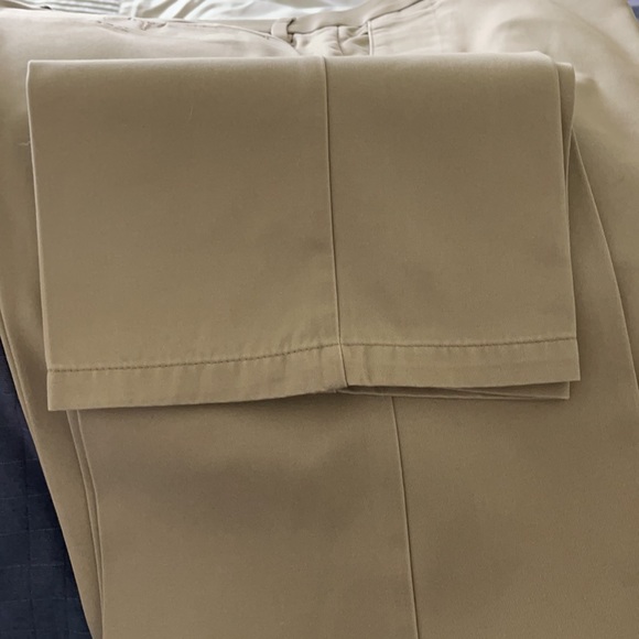 Men’s 38/30 Khaki Dockers - Picture 4 of 5